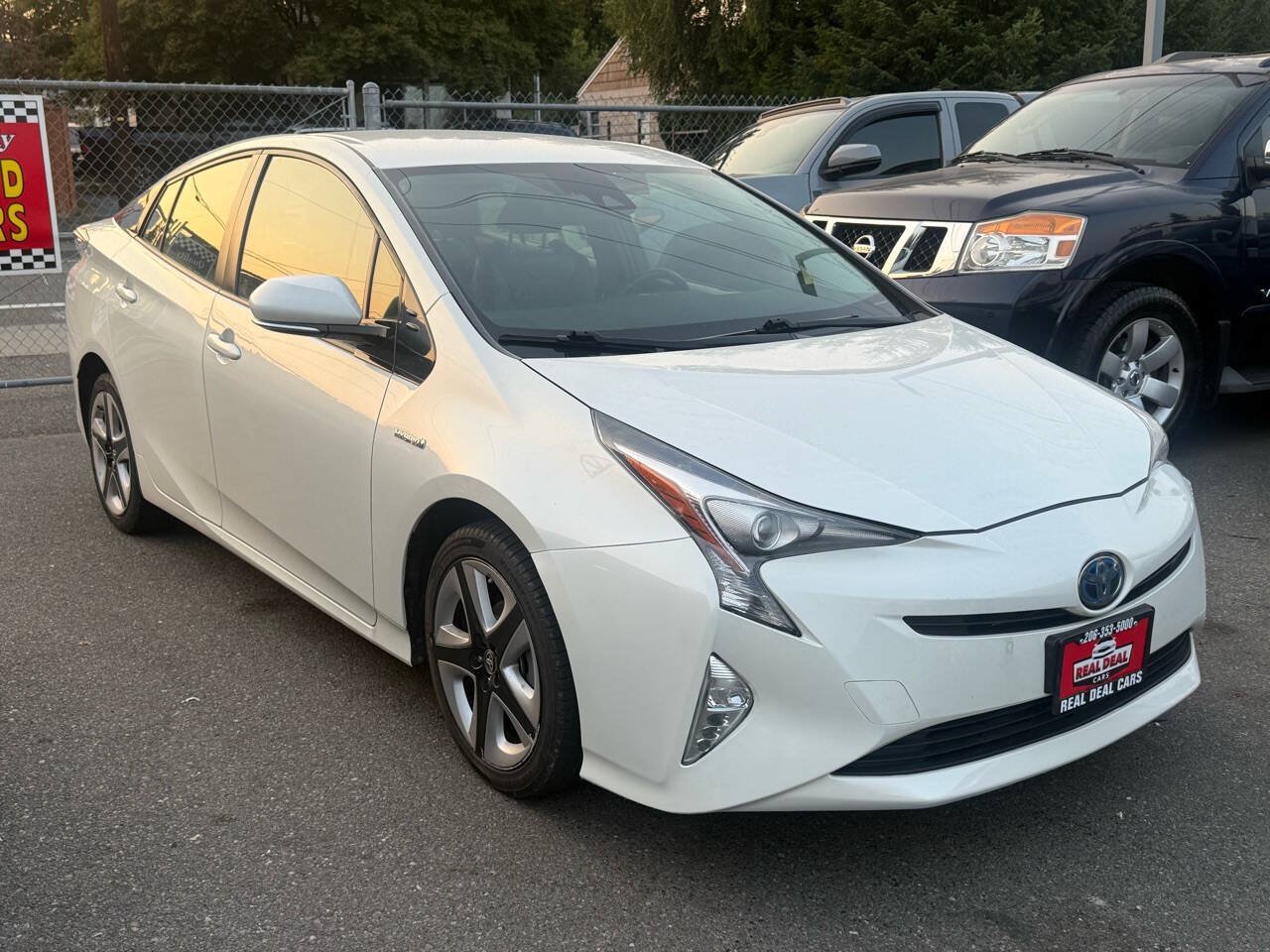 Used 2017 Toyota Prius Four Touring w/ Carpet Mat Package FWD image 3