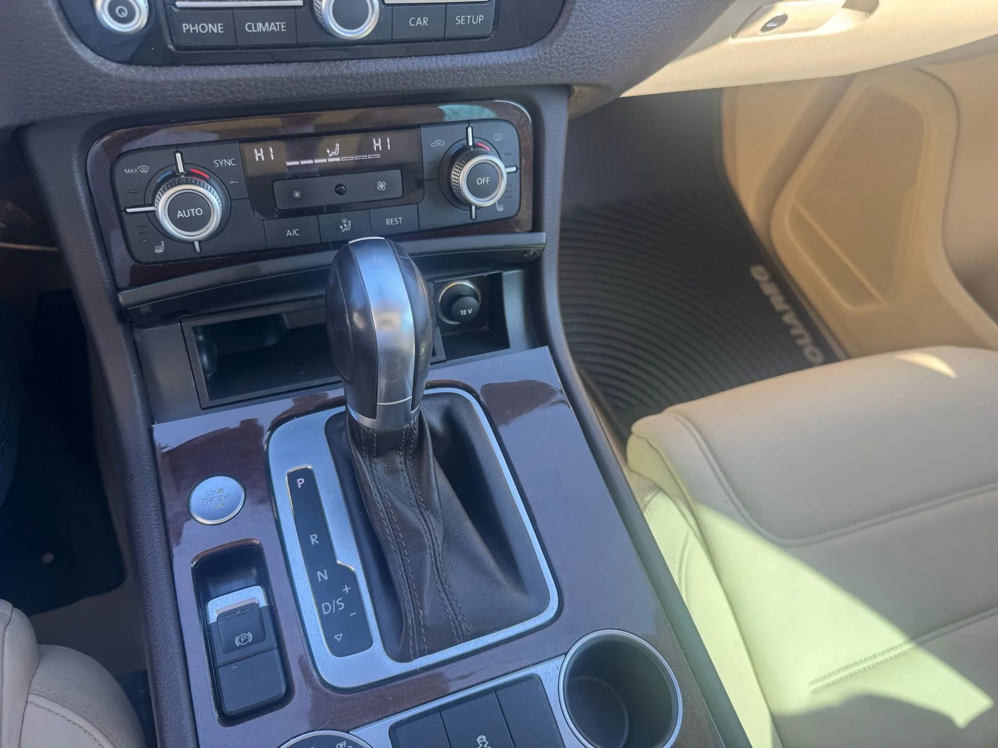 Used 2015 Volkswagen Touareg VR6 image 34