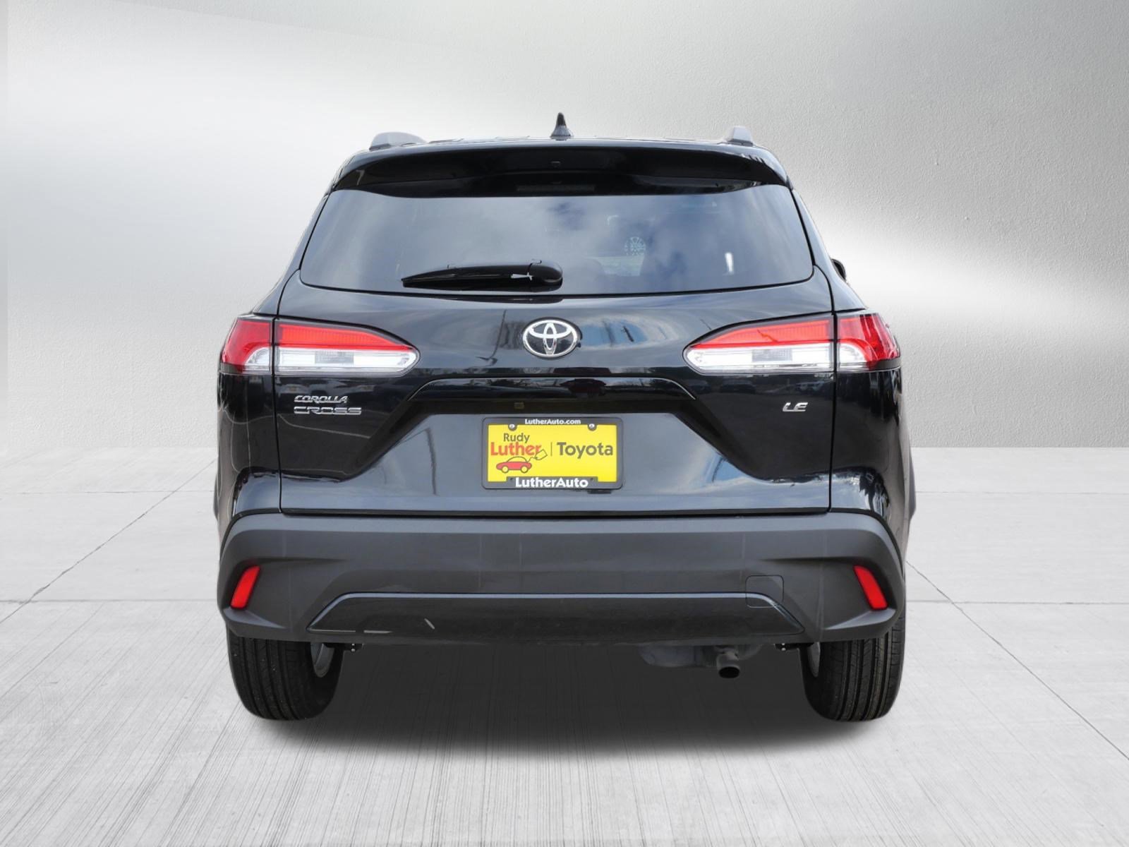 Certified 2025 Toyota Corolla Cross LE image 7