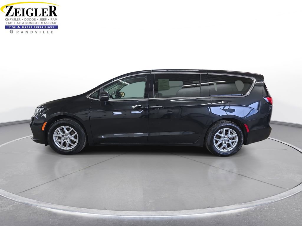 Certified 2023 Chrysler Pacifica Touring-L FWD image 8