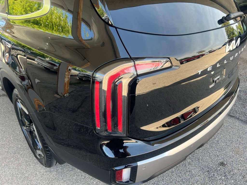 Certified 2025 Kia Telluride EX w/ EX Captain's Chair Package AWD/4WD image 35
