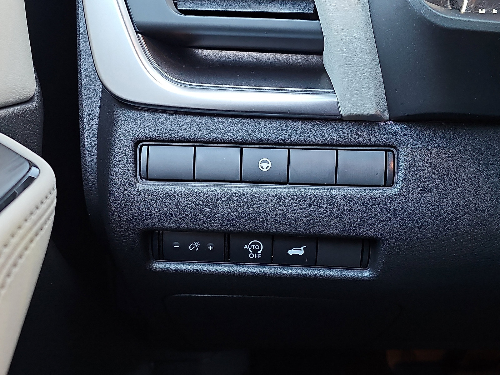 Certified 2025 Nissan Rogue SV image 25