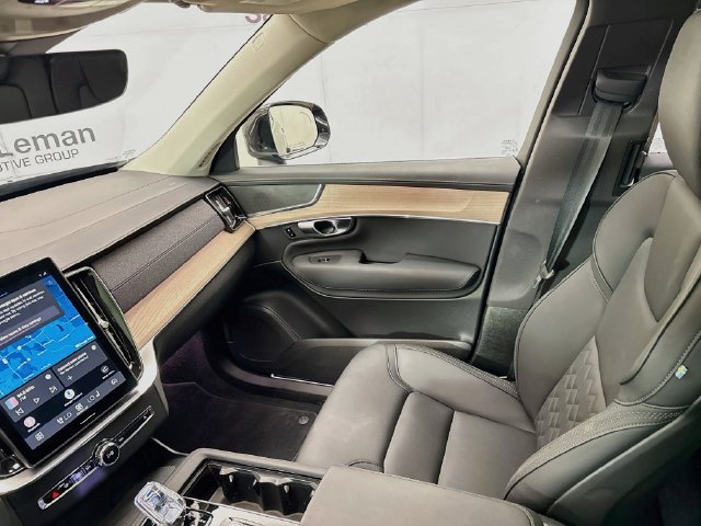 Used 2025 Volvo XC90 B6 Plus AWD/4WD image 23