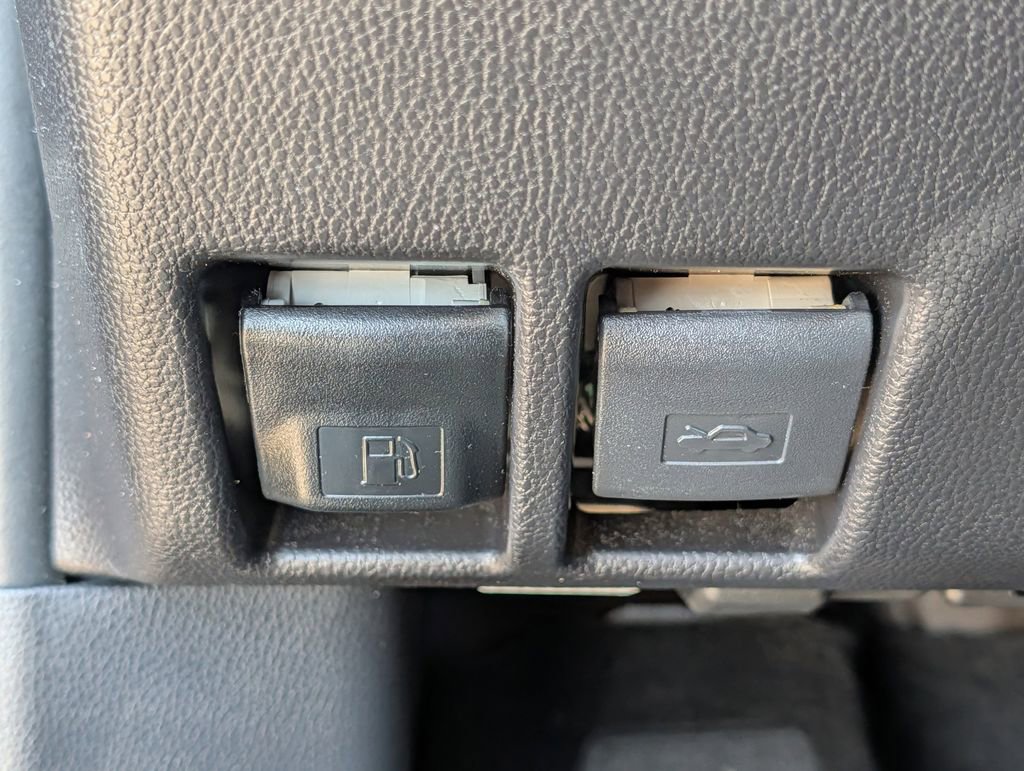 Used 2025 Toyota RAV4 XLE w/ Convenience Package image 37