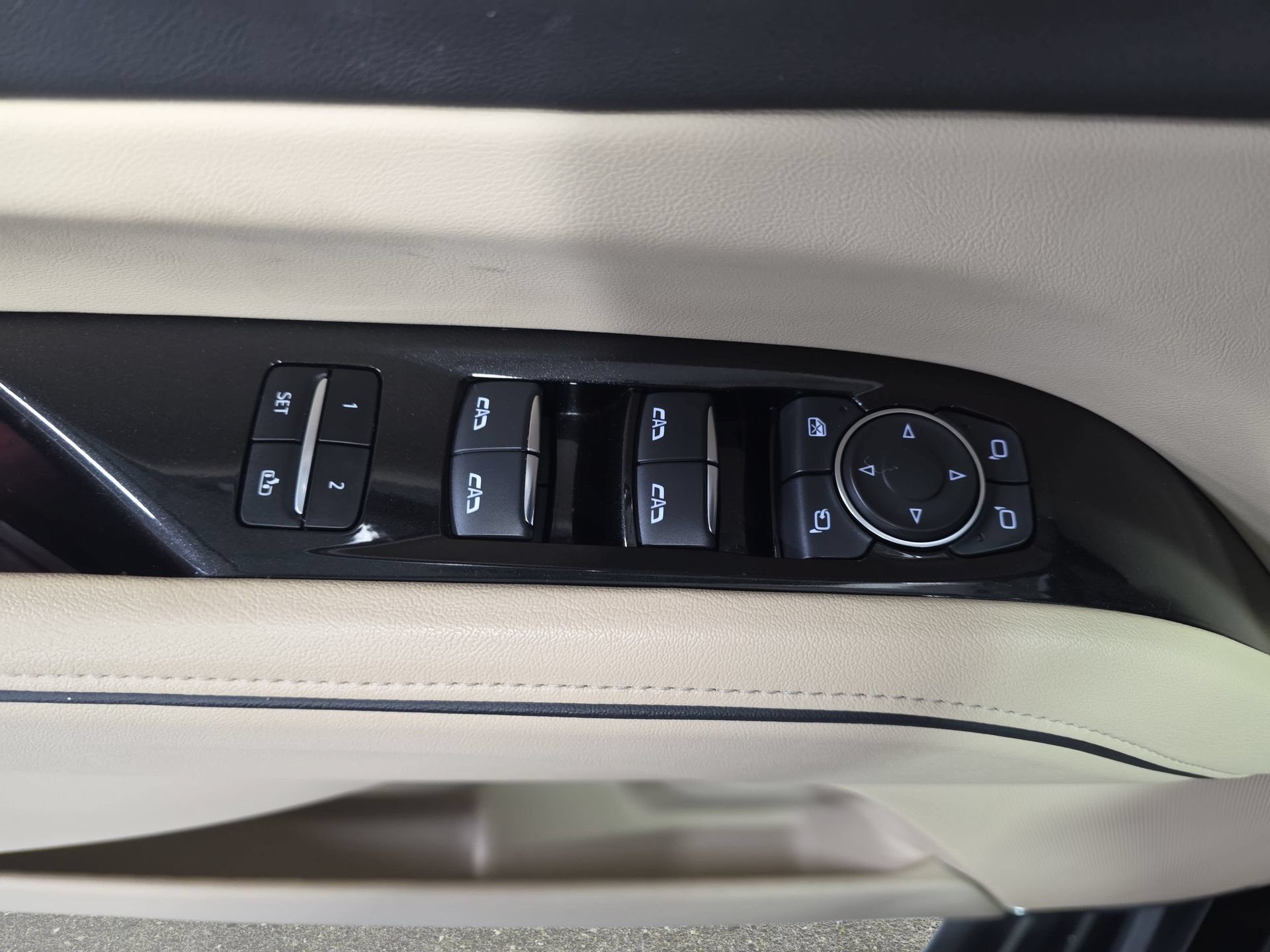 Used 2024 Cadillac Escalade Premium Luxury RWD image 27