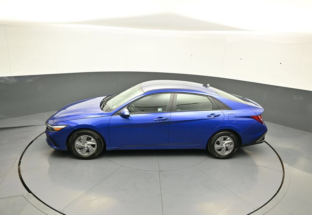 Certified 2025 Hyundai Elantra SE FWD image 40
