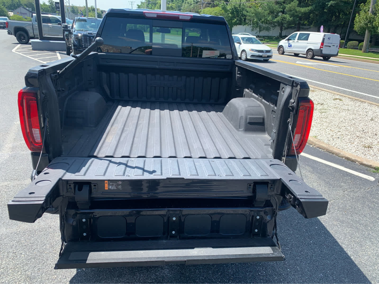 Used 2024 GMC Sierra 1500 AT4 w/ AT4 Preferred Package AWD/4WD image 6