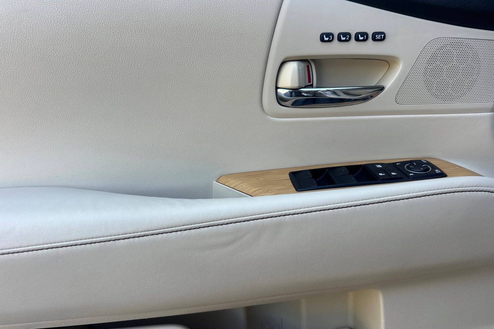 Used 2015 Lexus RX 450h FWD image 12