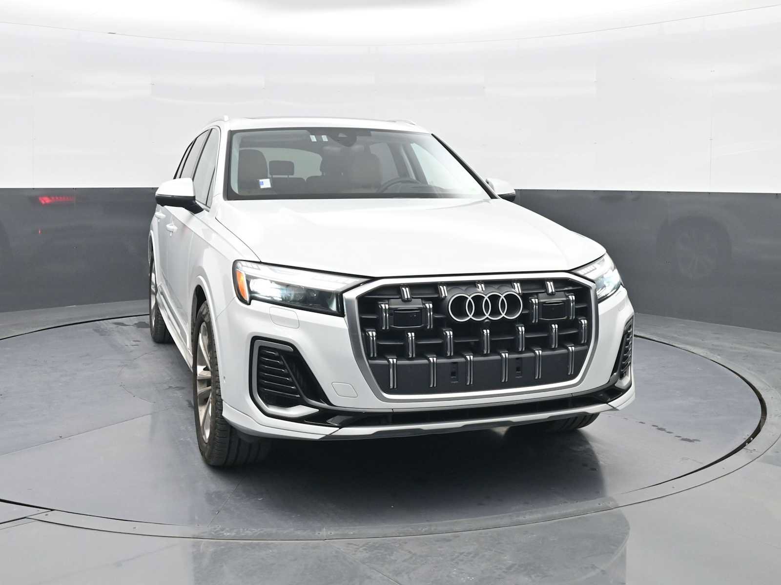 Used 2025 Audi Q7 3.0T Prestige w/ Prestige Package AWD/4WD image 2