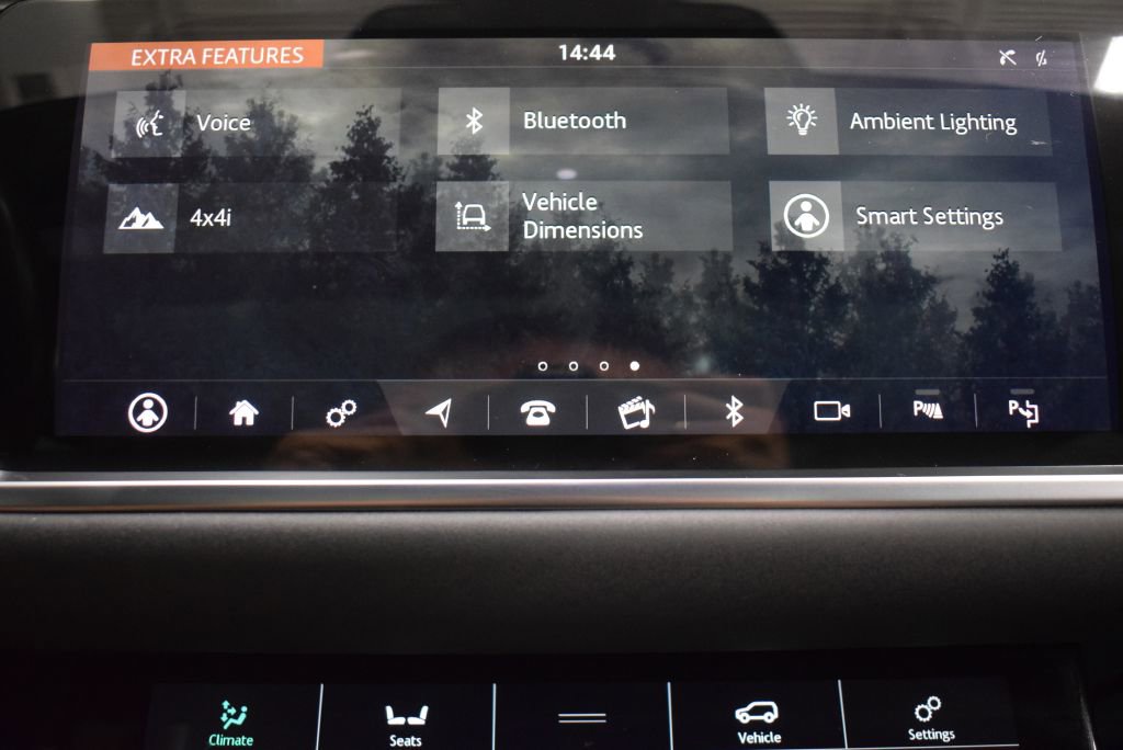 Used 2020 Land Rover Range Rover Evoque SE image 25