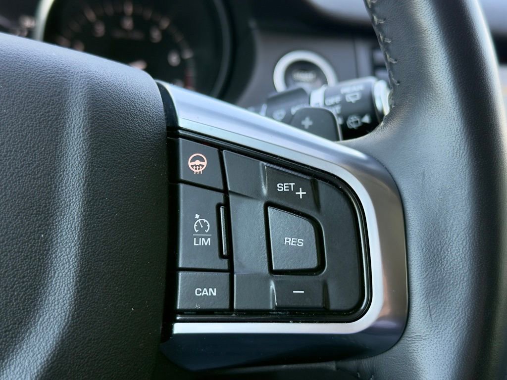 Used 2018 Land Rover Discovery Sport SE AWD/4WD image 15