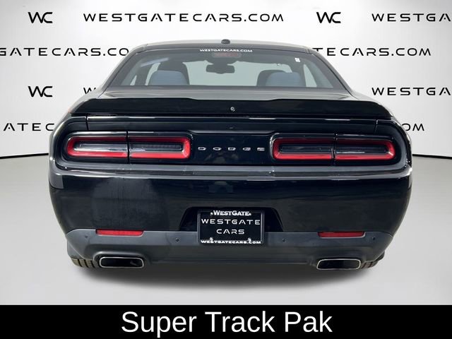 Used 2017 Dodge Challenger R/T image 4