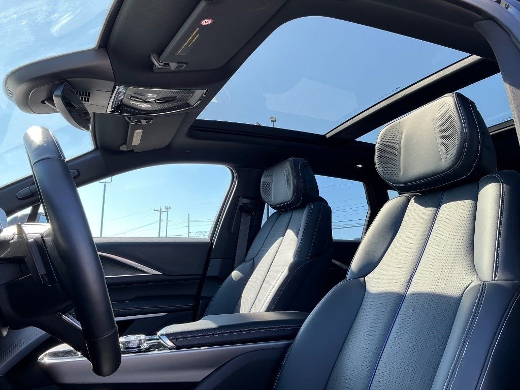 Used 2024 Cadillac Lyriq Luxury image 24