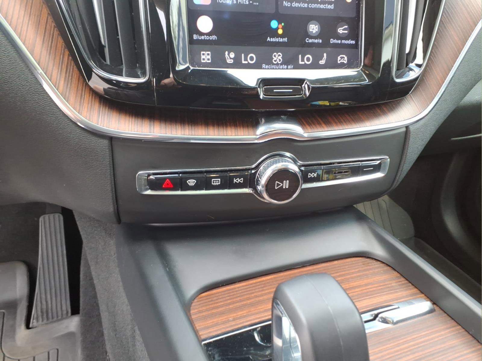 Used 2023 Volvo XC60 B5 Plus w/ Climate Package image 25