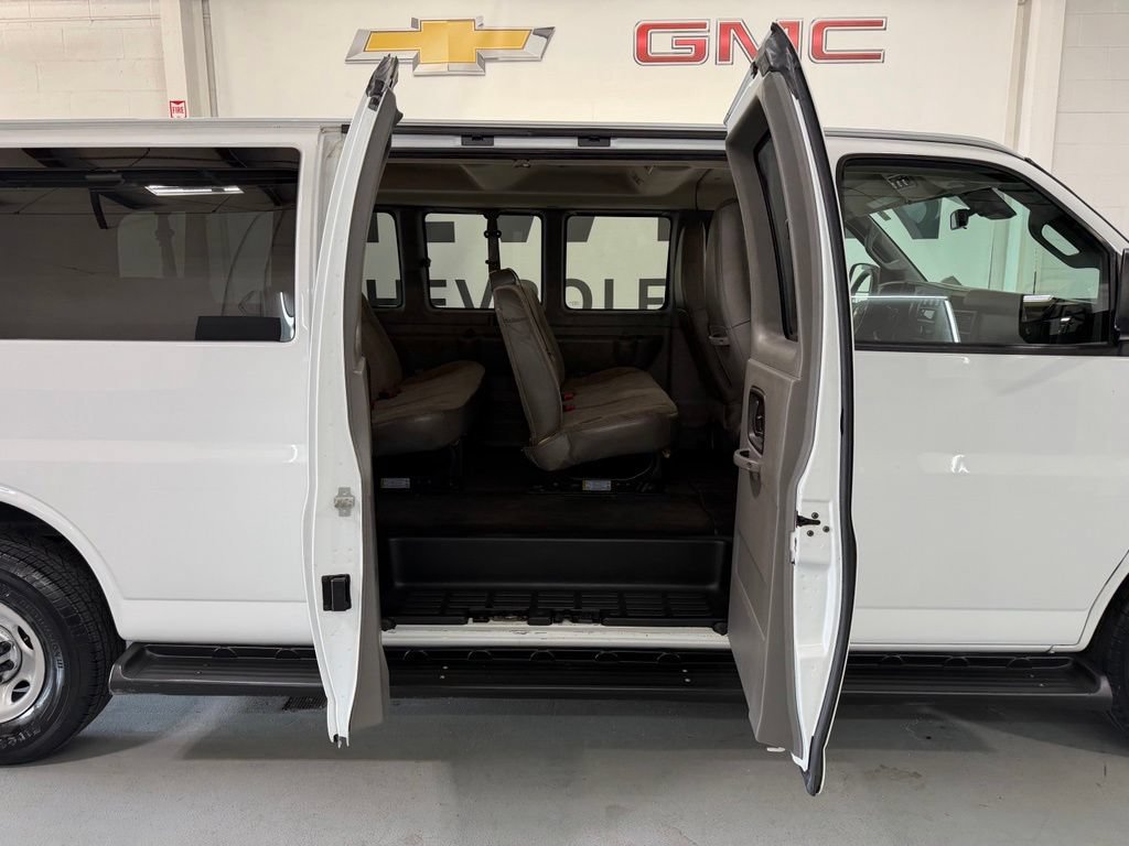 Used 2020 Chevrolet Express 3500 LT w/ LT Preferred Equipment Group RWD image 27