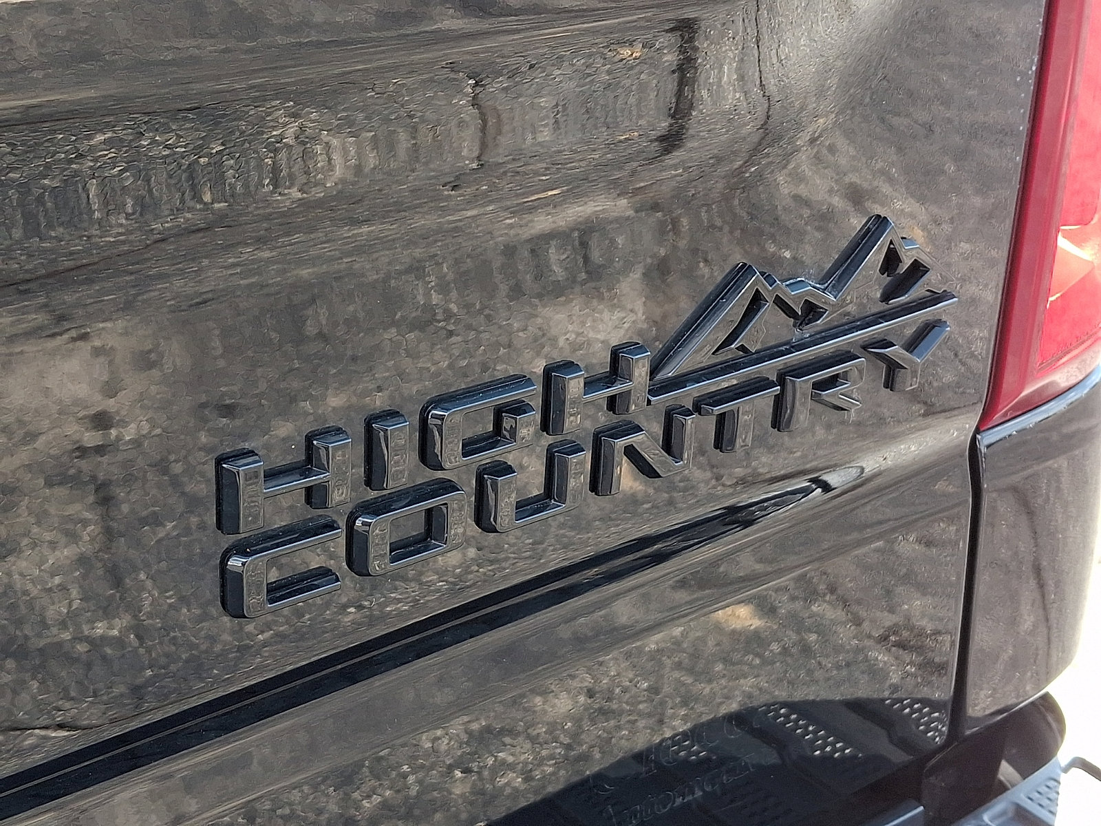 Used 2025 Chevrolet Silverado 1500 High Country w/ Midnight Edition image 34