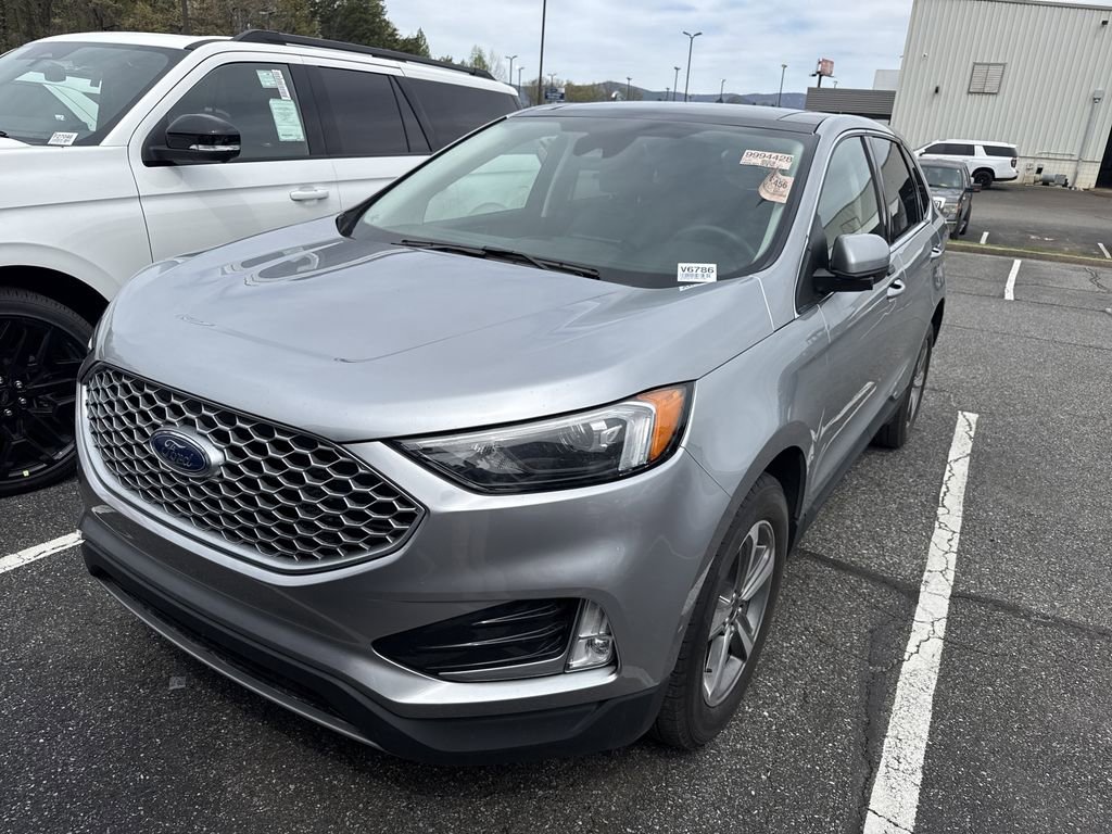 Used 2023 Ford Edge SEL w/ Convenience Package image 4
