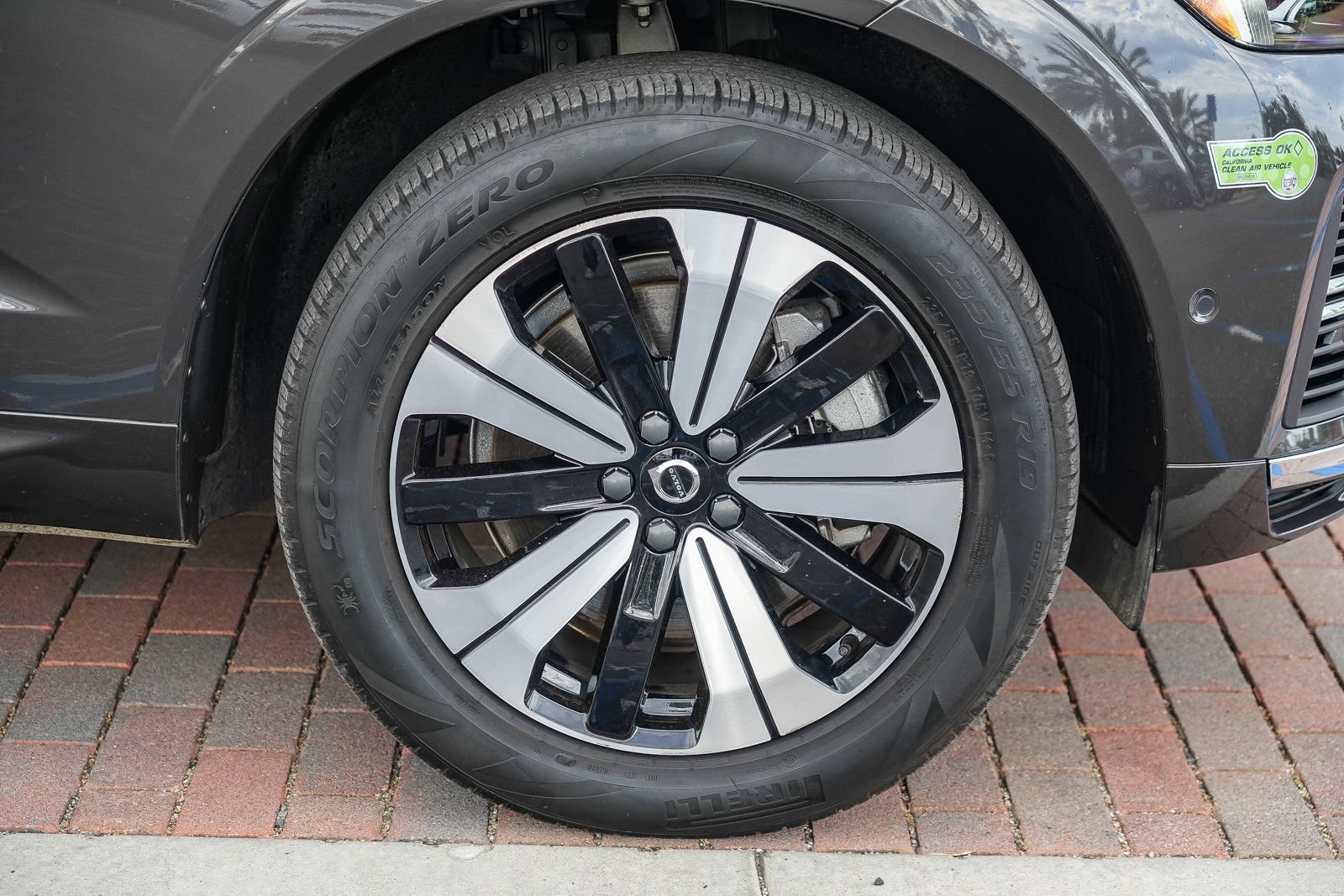 Used 2023 Volvo XC60 T8 Plus AWD/4WD image 12