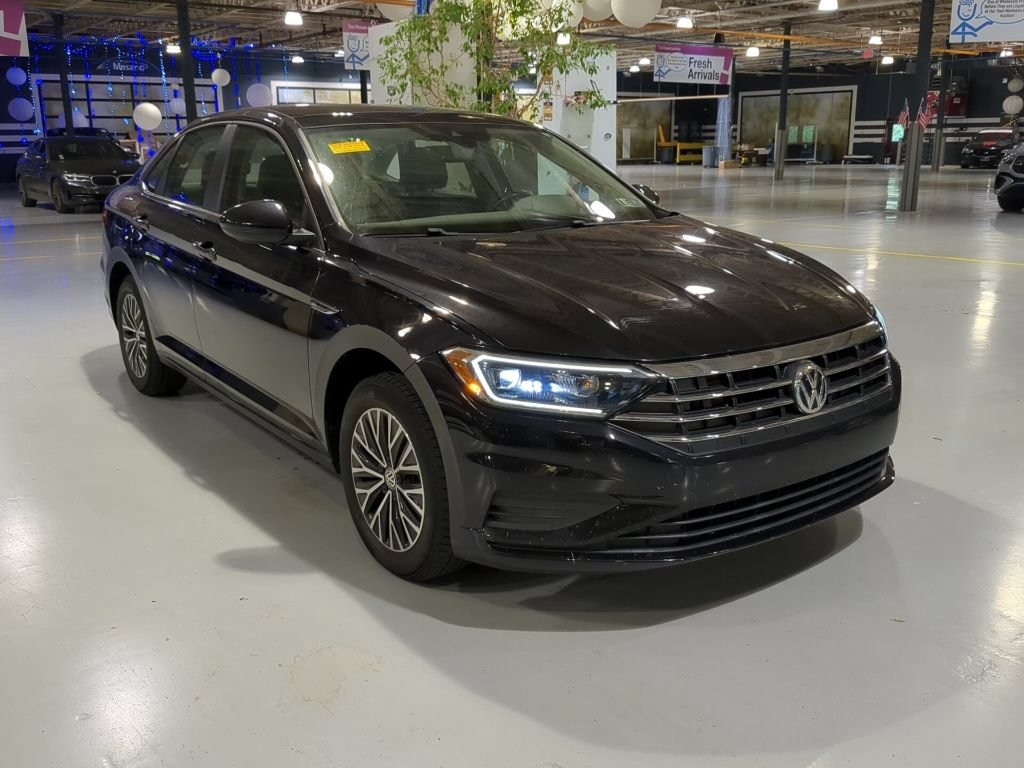 Used 2019 Volkswagen Jetta SEL w/ Cold Weather Package FWD image 5