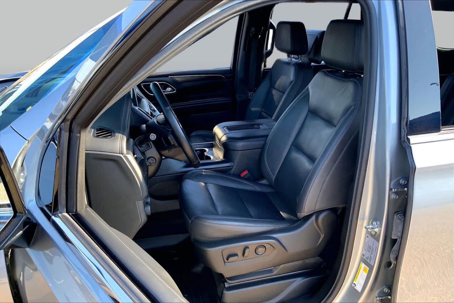 Used 2024 Chevrolet Tahoe LT w/ Luxury Package AWD/4WD image 8