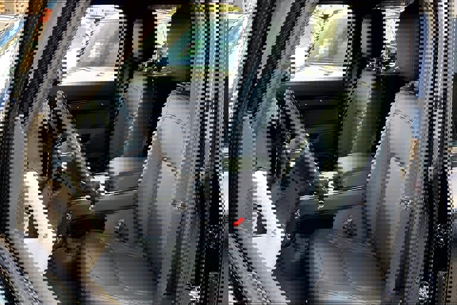 New 2026 Land Rover Defender 130 X-Dynamic SE image 13