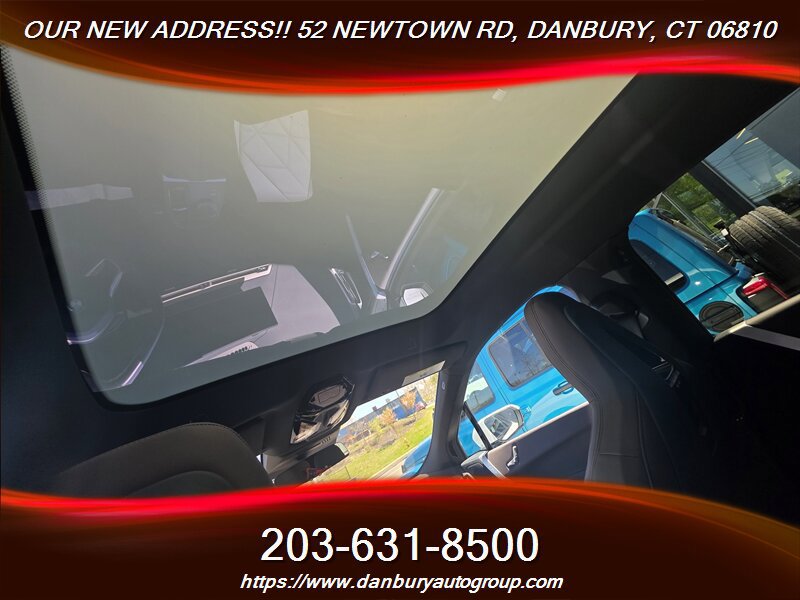 Used 2023 BMW iX xDrive50 w/ Sport Package AWD/4WD image 10