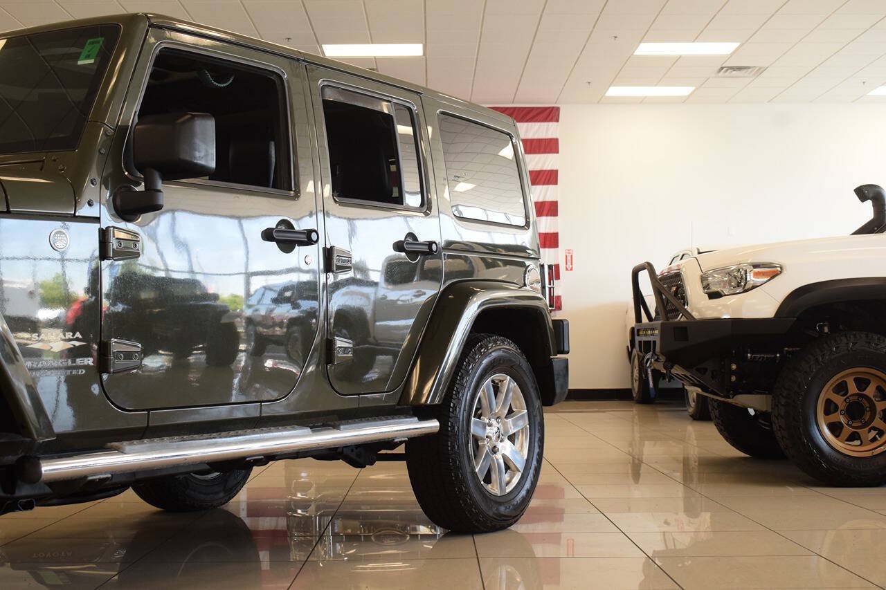 Used 2015 Jeep Wrangler Unlimited Sahara w/ Dual Top Group AWD/4WD image 18