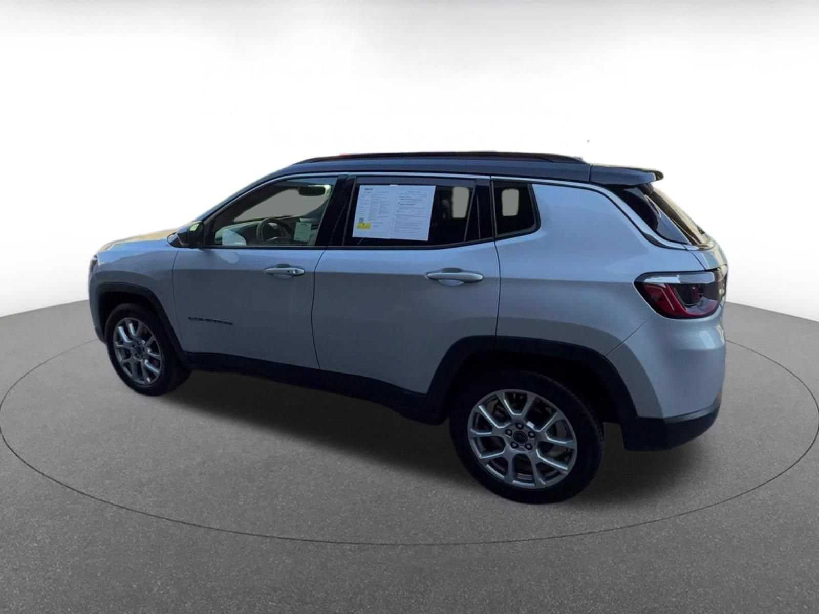 Used 2025 Jeep Compass Limited AWD/4WD image 10