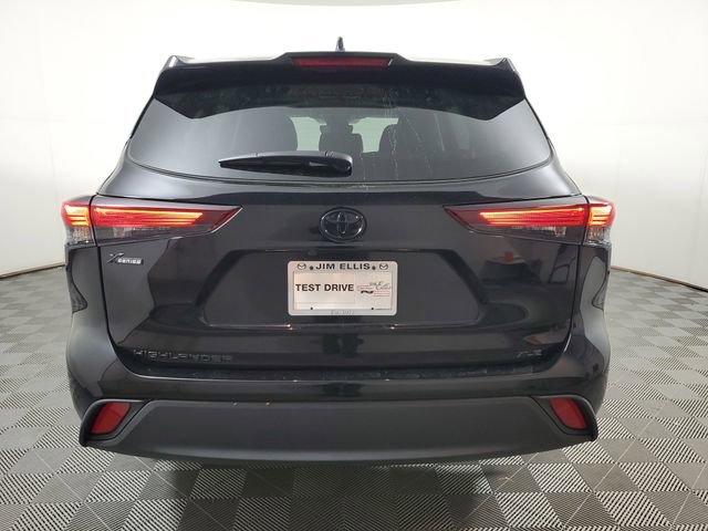 Used 2025 Toyota Highlander XLE image 5