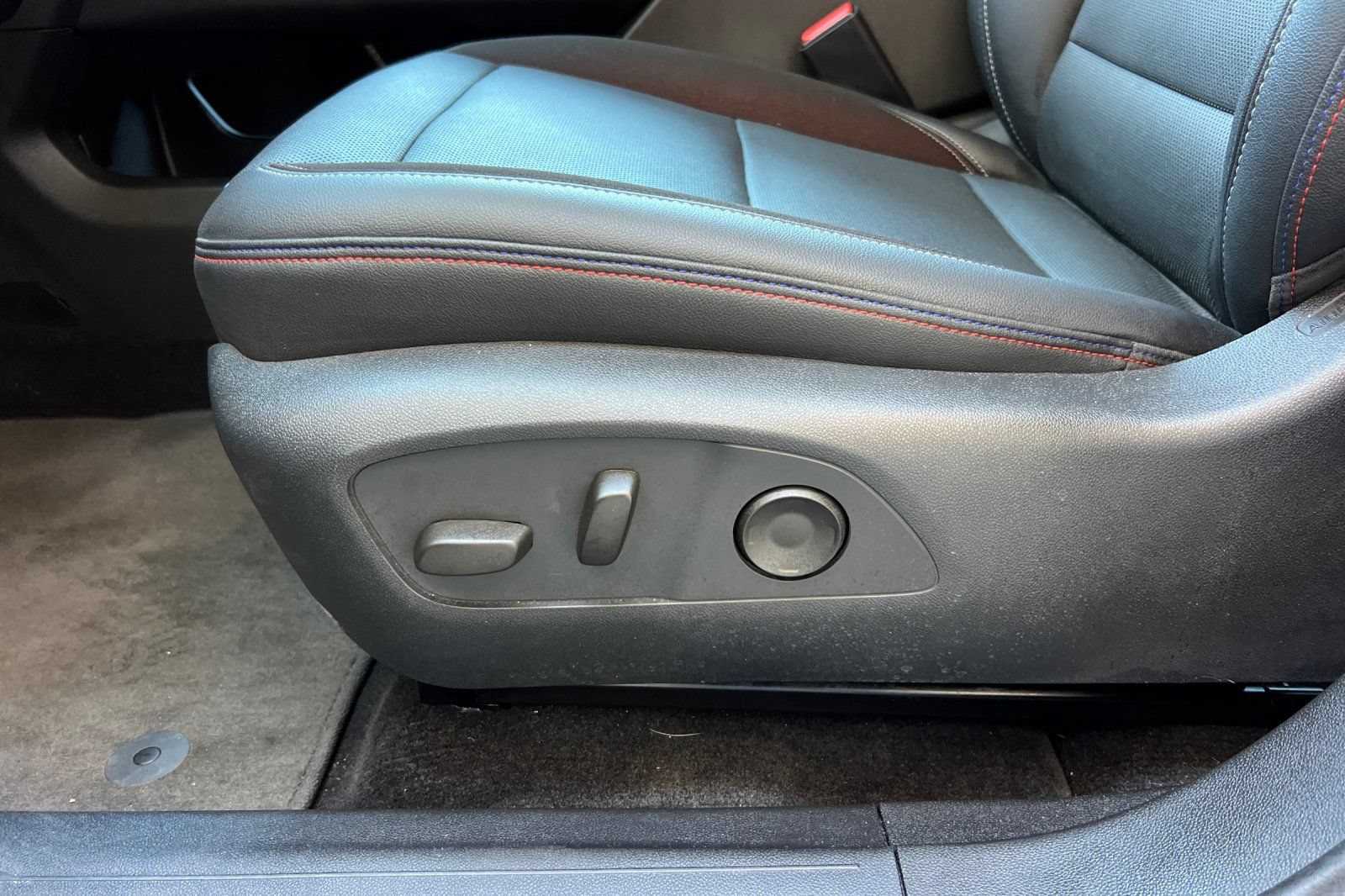 Used 2024 Chevrolet Equinox EV RS FWD image 19