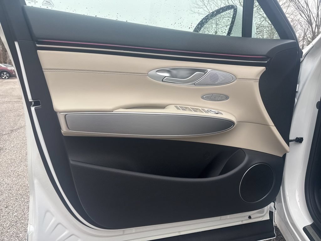 New 2026 Genesis GV70 2.5T Select AWD/4WD image 13