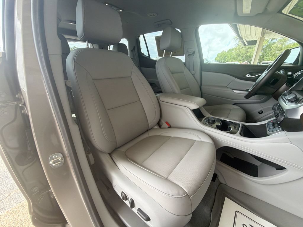 Used 2023 GMC Acadia SLT w/ Technology Package FWD image 13
