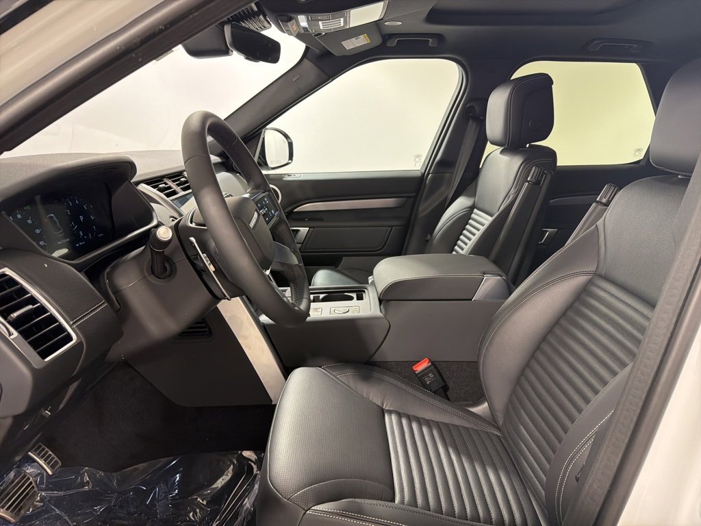 New 2026 Land Rover Discovery Dynamic SE image 11