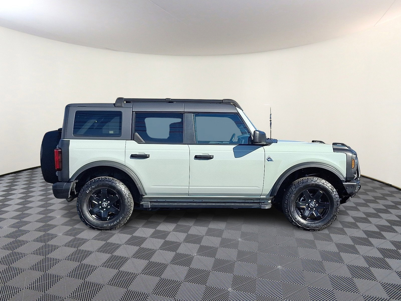 Used 2022 Ford Bronco Black Diamond image 7