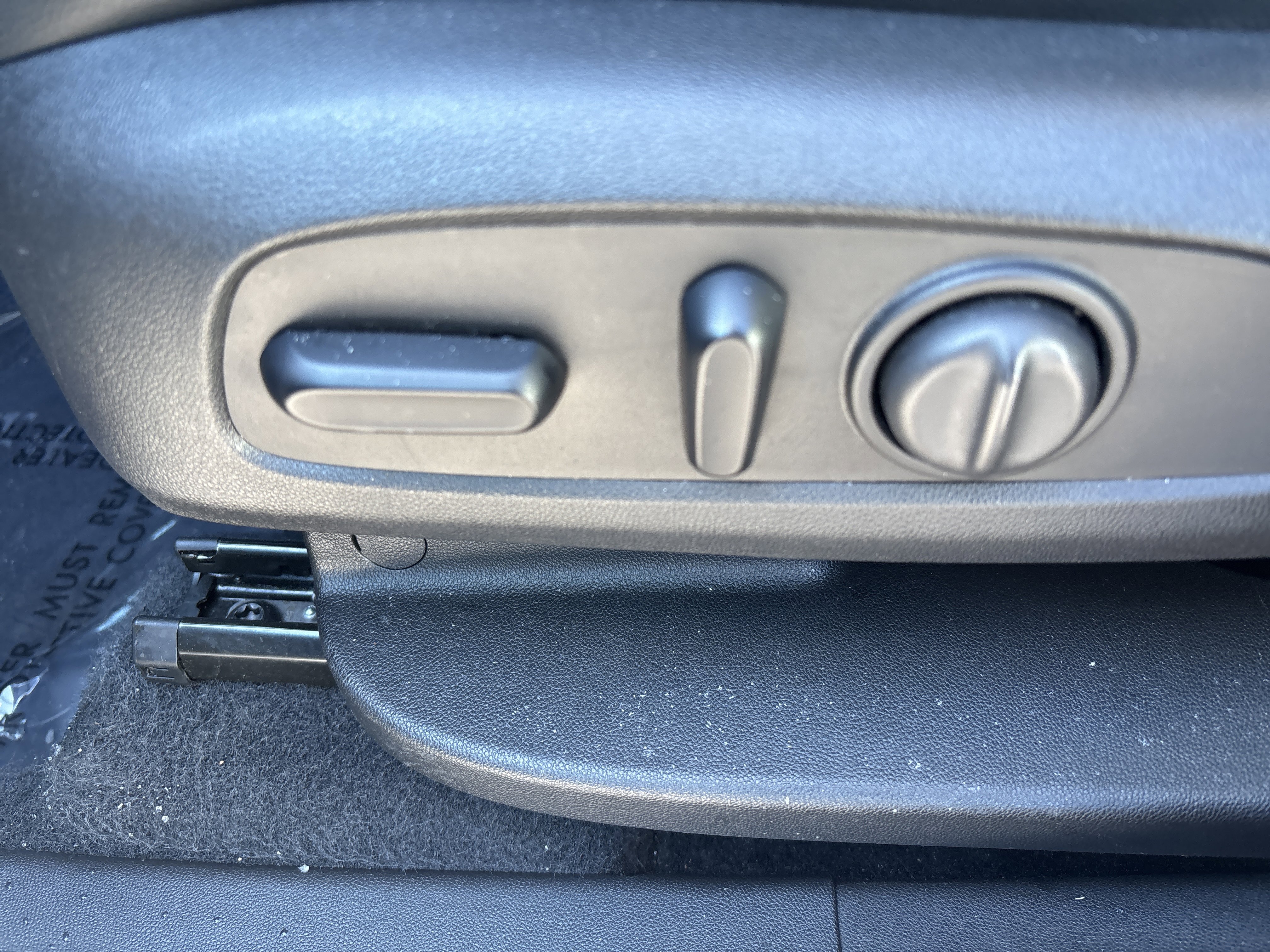 Used 2020 Chevrolet Equinox LT w/ Sport Edition image 19