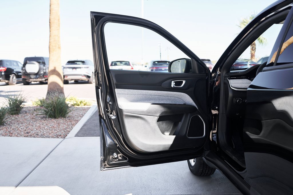 Used 2023 Jeep Compass Sport image 17