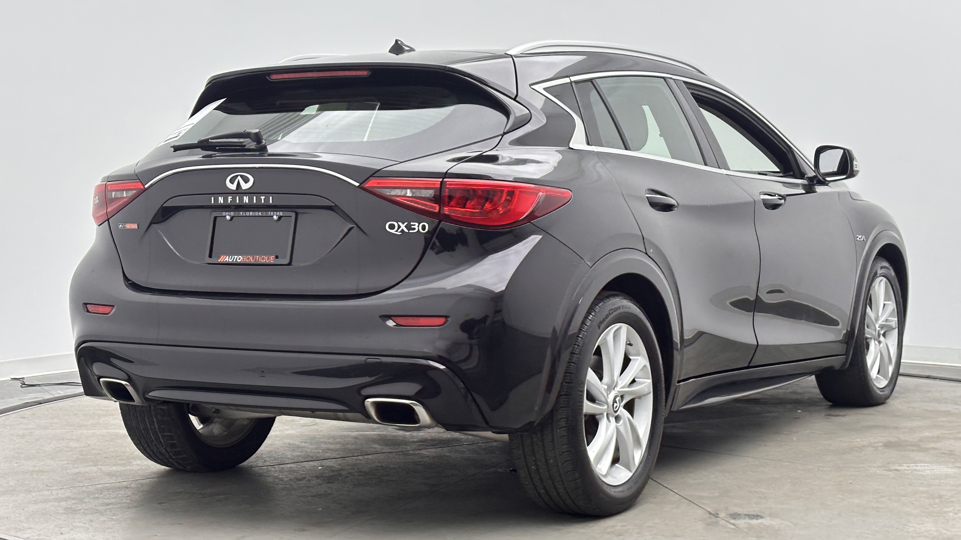 Used 2018 INFINITI QX30 Premium FWD image 8