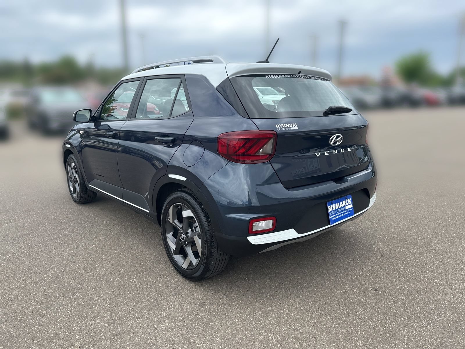 Used 2025 Hyundai Venue Limited FWD image 4