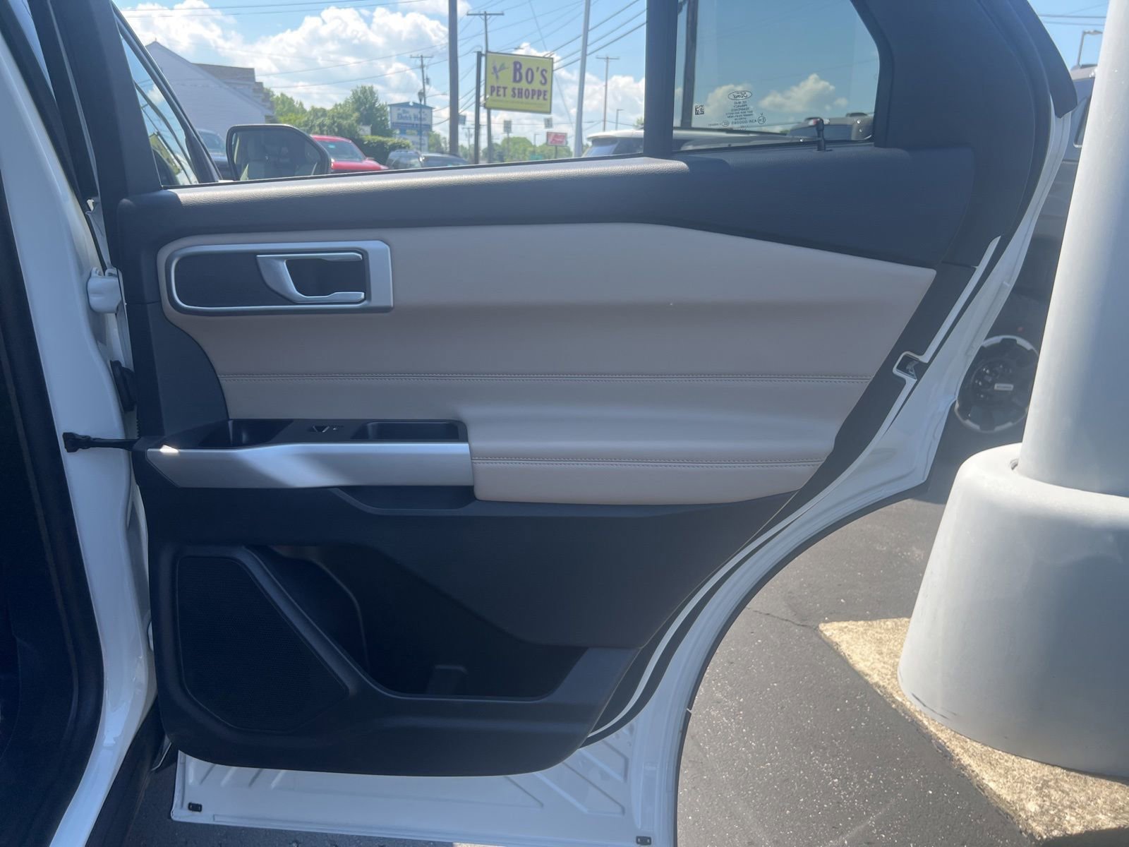 Used 2023 Ford Explorer XLT w/ Equipment Group 202A AWD/4WD image 54