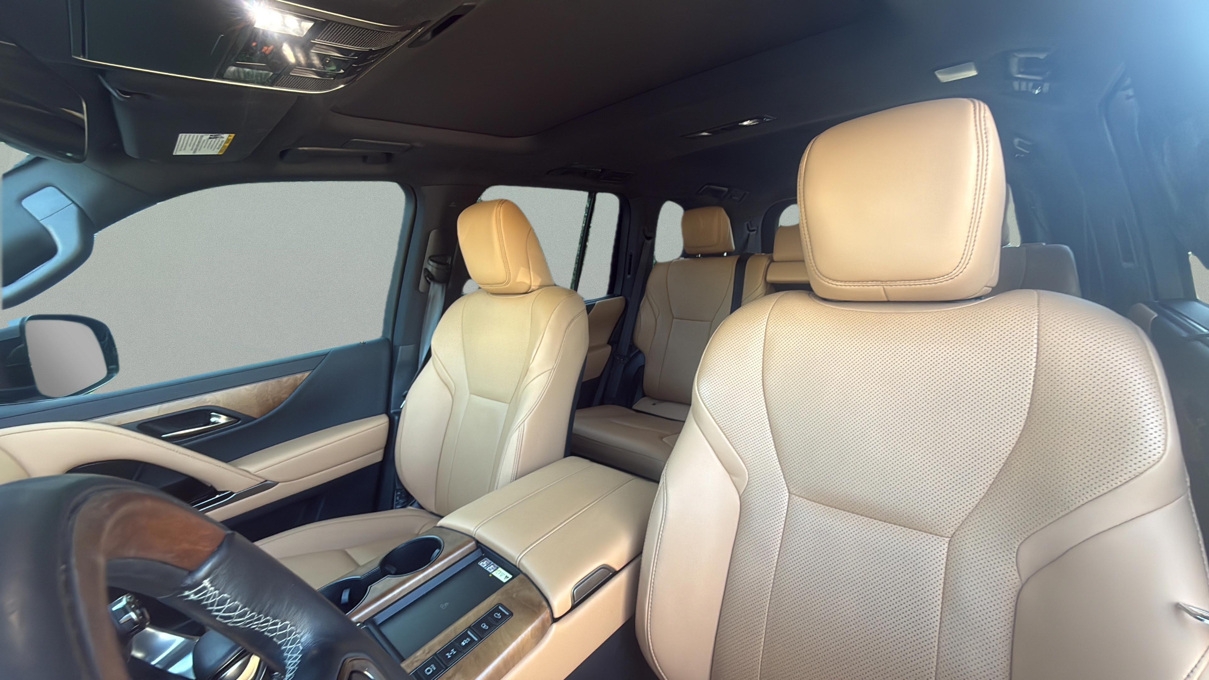 Used 2024 Lexus LX 600 4WD w/ Luxury Package image 10