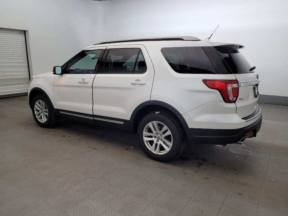 Used 2018 Ford Explorer XLT w/ Equipment Group 202A image 3