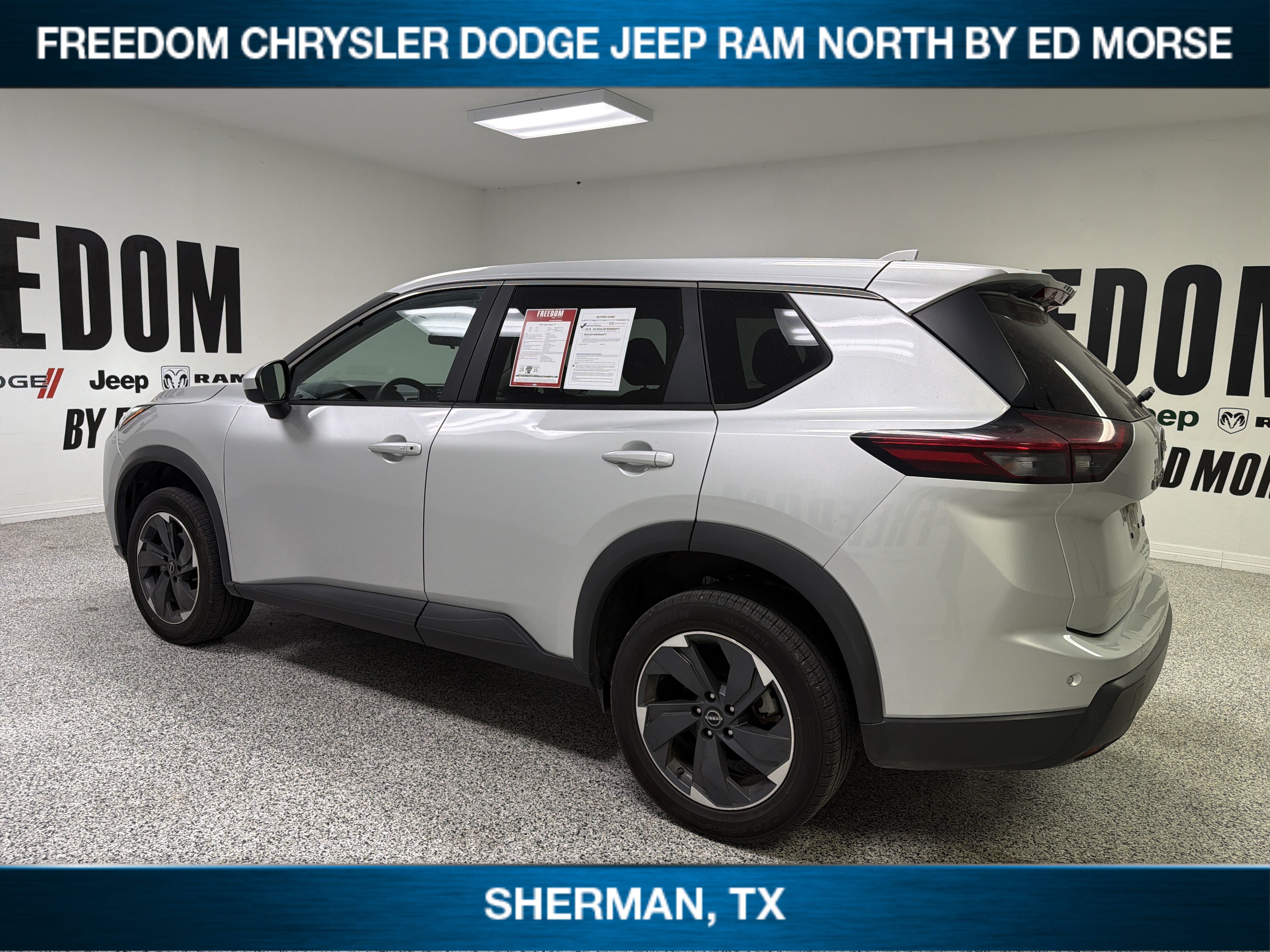 Used 2024 Nissan Rogue SV AWD/4WD image 6