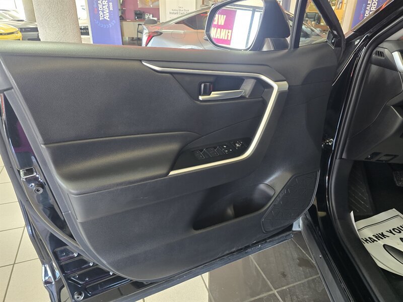 Used 2025 Toyota RAV4 XLE AWD/4WD image 7