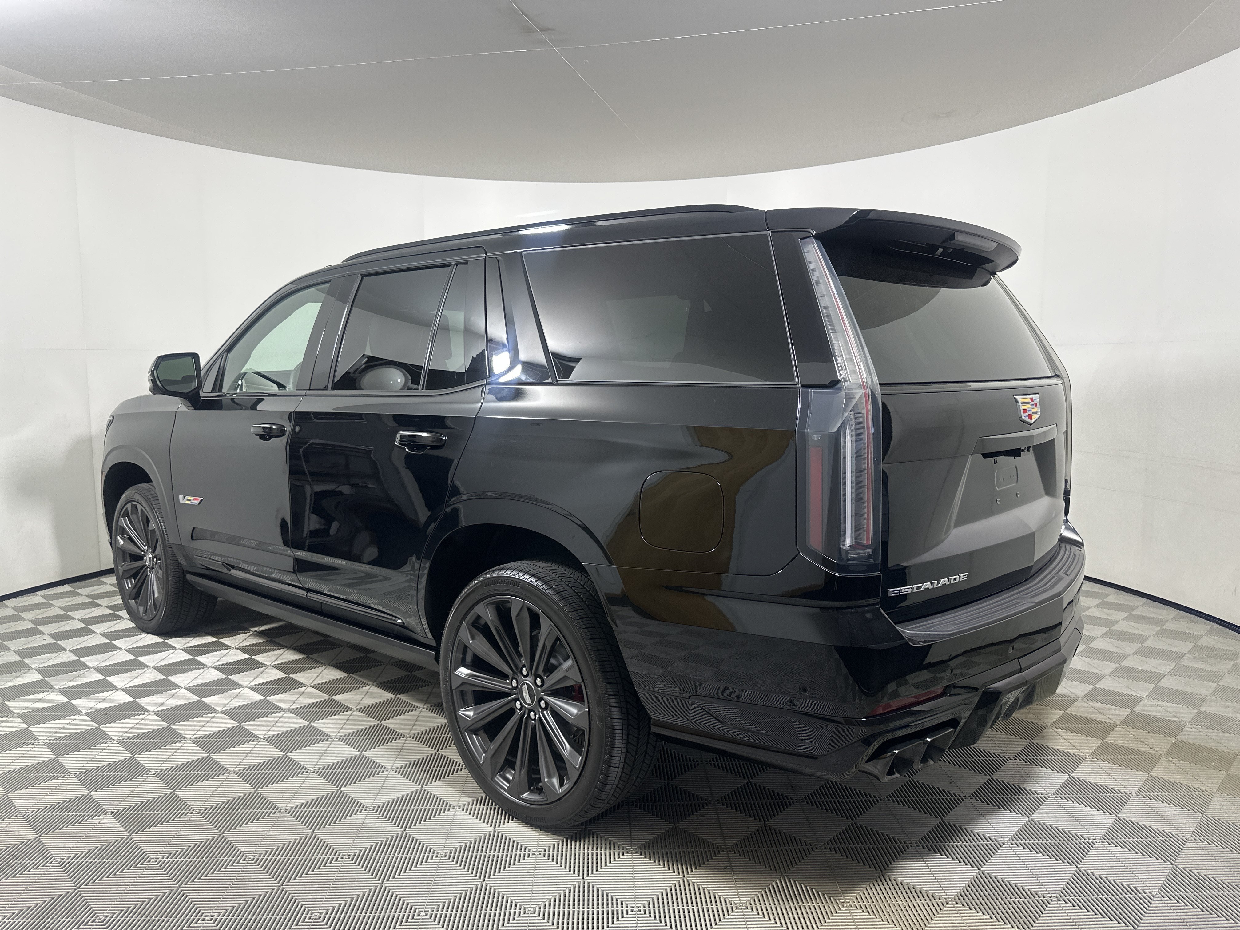 Used 2025 Cadillac Escalade V AWD/4WD image 5