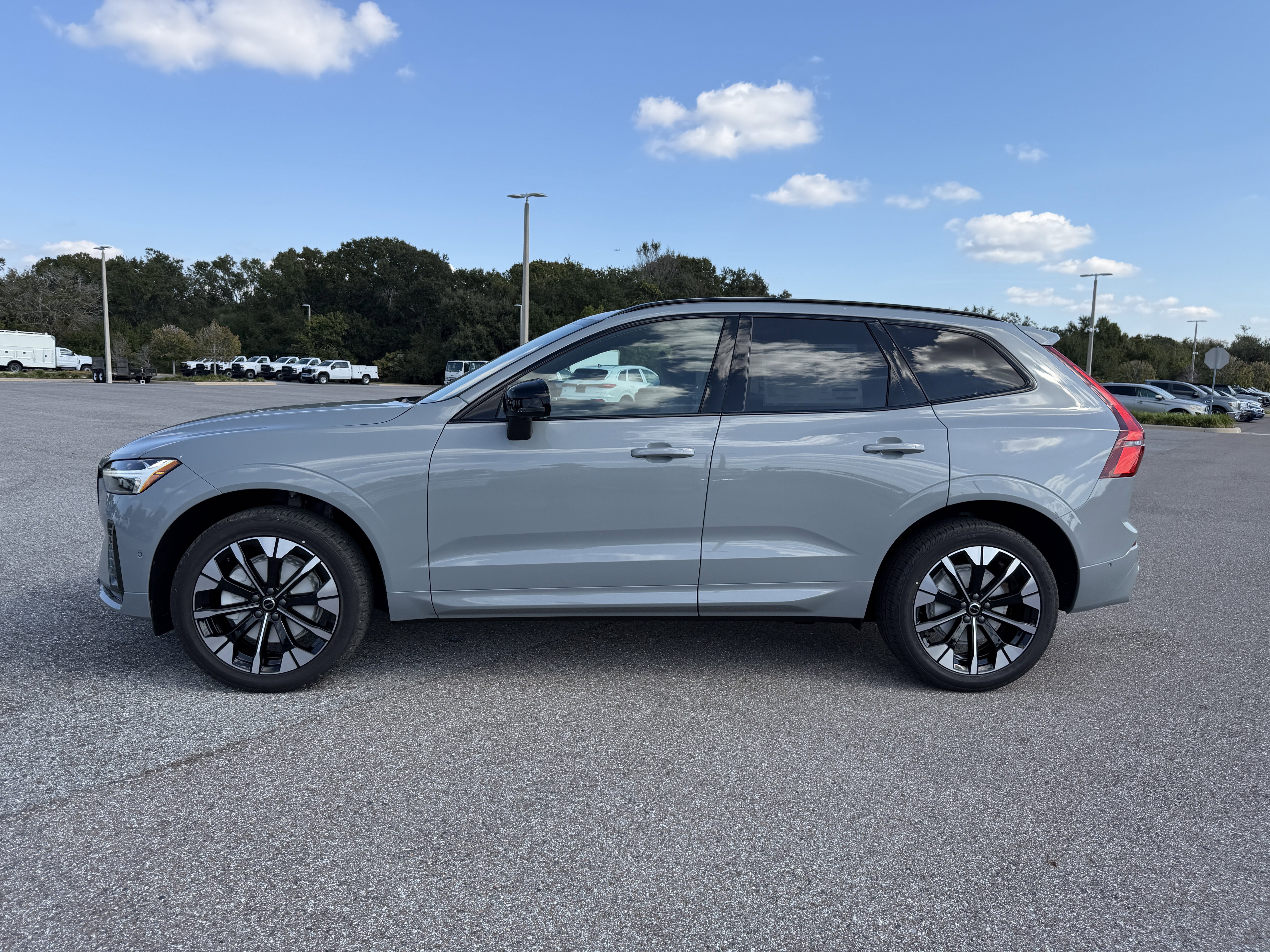 New 2026 Volvo XC60 B5 Plus w/ Climate Package AWD/4WD image 6