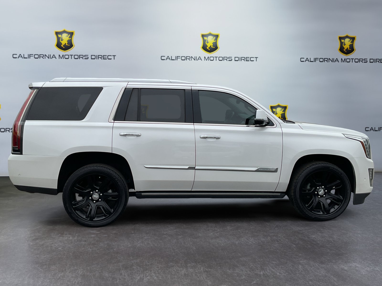 Used 2017 Cadillac Escalade Premium Luxury RWD image 4