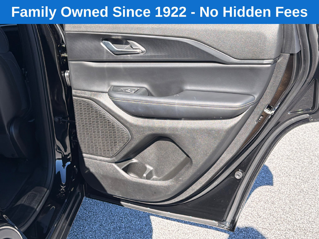 Used 2025 Jeep Grand Cherokee Laredo AWD/4WD image 16