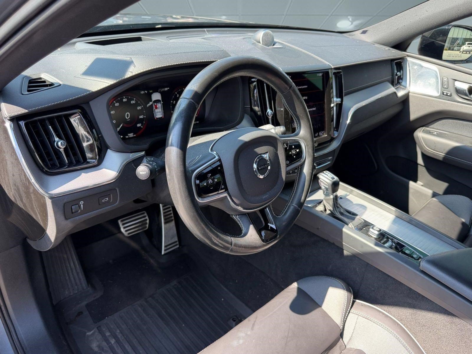 Used 2021 Volvo XC60 T6 R-Design w/ Advanced Package AWD/4WD image 4