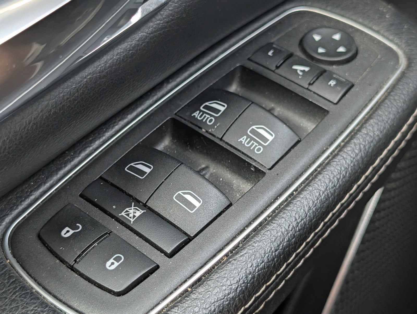 Used 2024 RAM 1500 Laramie AWD/4WD image 17