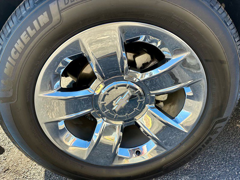 Used 2018 Chevrolet Suburban LT w/ LT Signature Package image 40